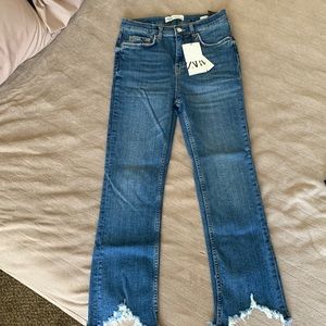 ZARA NWT “Bootcut” jeans in med wash size 4